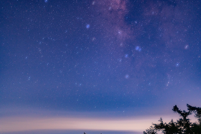 薄いオゾン層の向こうは宇宙