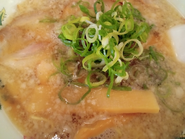 ラーメンは味噌、醤油、塩、豚骨と様々。
